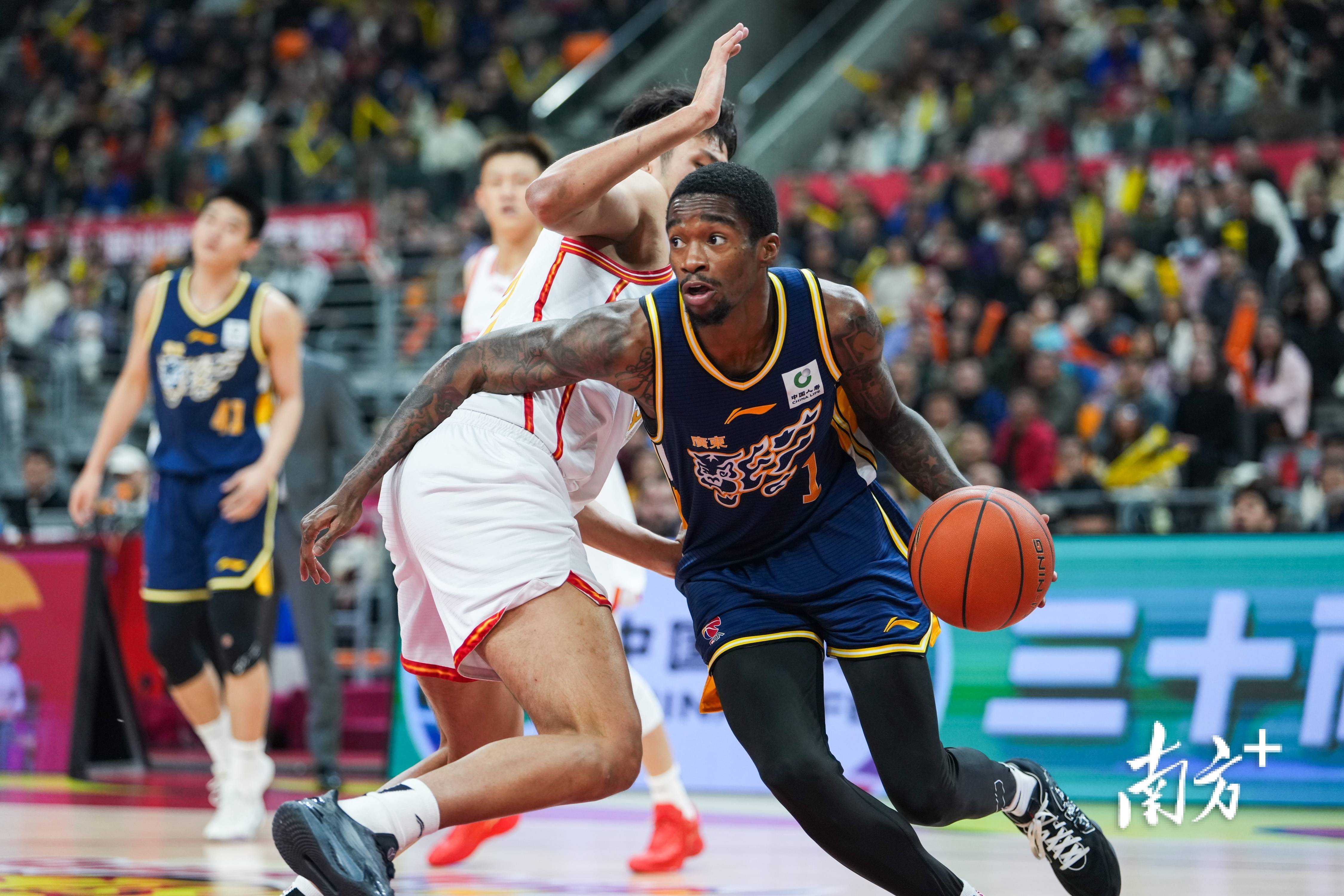 亚博- 这也行？清晨广东宏远备战英超冲刺阶段西汉姆调整名单以备德国杯，多伦多猛龙迎法甲关键赛